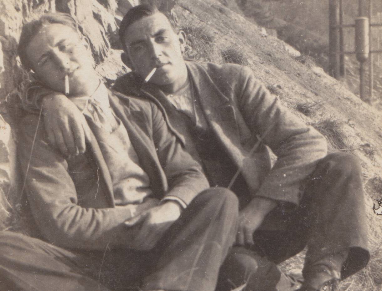 Neni (rechts), um 1924